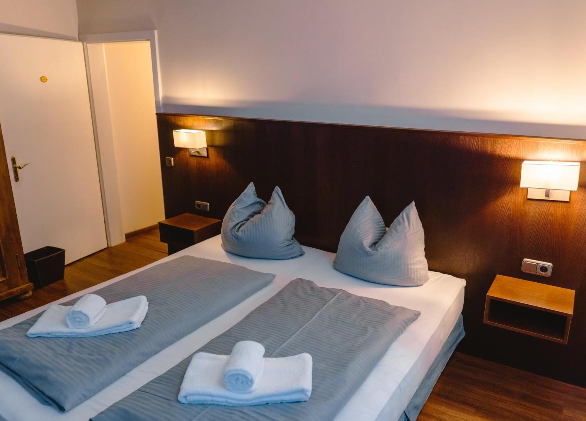 Hotel Restaurant Taverna Eching  Екстериор снимка