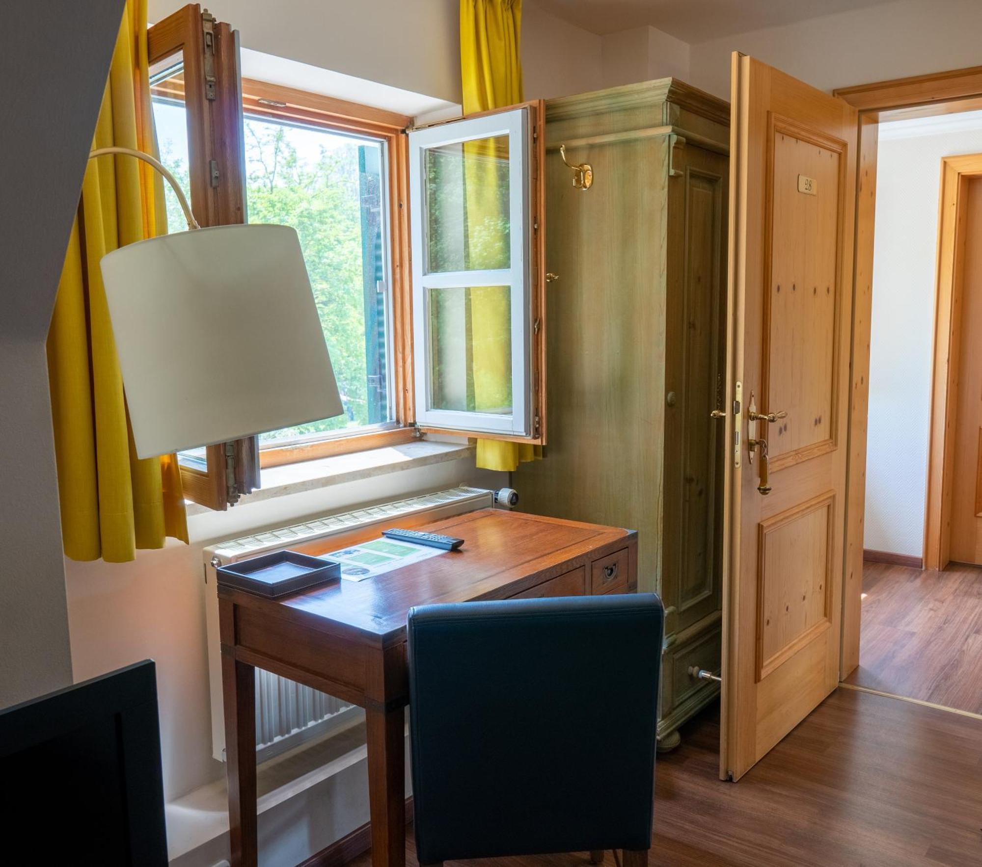 Hotel Restaurant Taverna Eching  Екстериор снимка