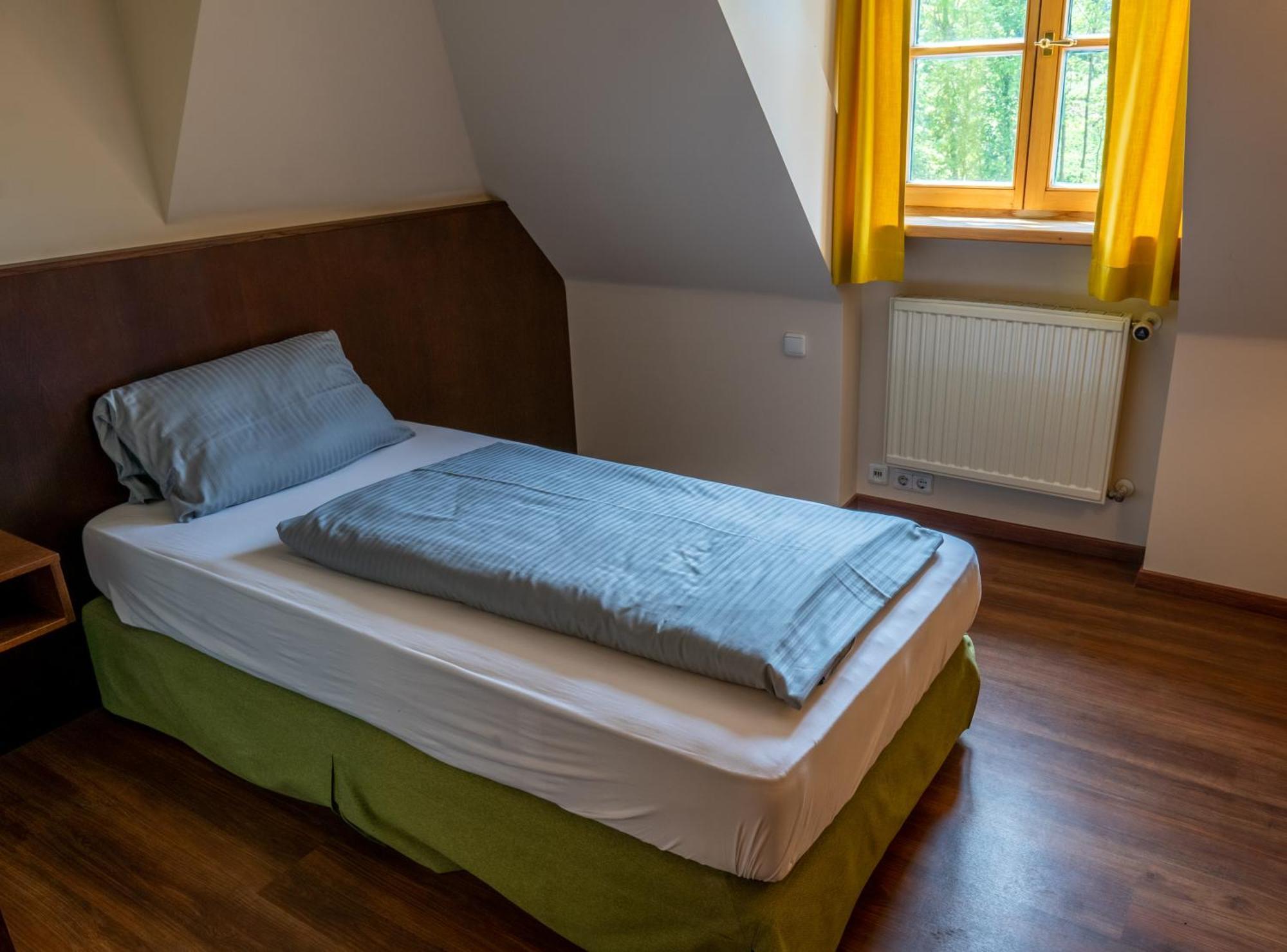 Hotel Restaurant Taverna Eching  Екстериор снимка